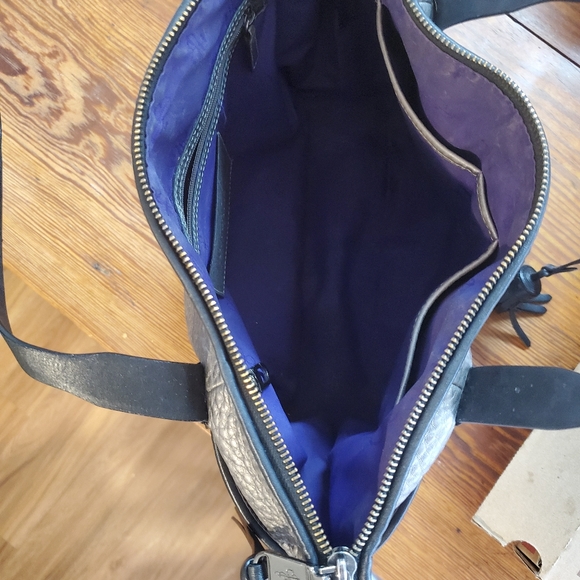 Handbag - Picture 6 of 9